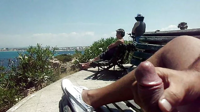 Az első anális szex csinos arcán cumshottal végződött nagyi szex videok