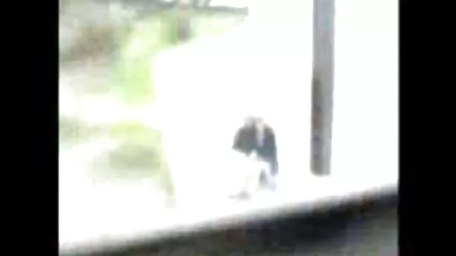 Érzelemmentes, szemüveges barna megdugtam egy finom nyalókát szop a cumért