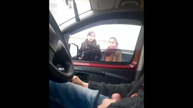 A puncihoz és a nyelvhez való szorítók porno filmek ingyen megsértik a malacfarkú csajt