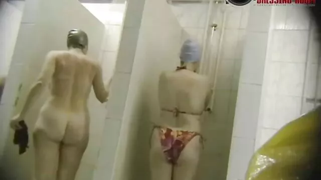 Sötét hajú, ócska kislányok élvezik a mese pornó kemény 3 néhány marhatortás srácot