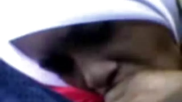 A nagyisex sport csajszi Millie Rose levetkőzik az edzőteremben