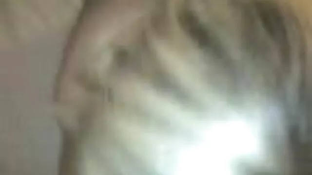 Blondie napi porno Ashley Jay előadja nagy, lédús melleit, és sztriptízt mutat be