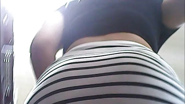 Az elkényeztetett szőke nimfó, Amber Daiquiri végbélnyílása kalapács alá pornófilmek kerül