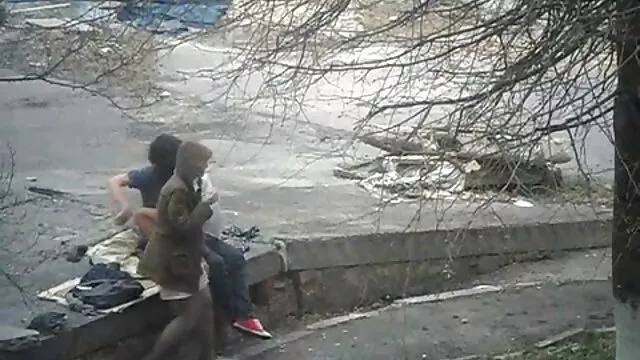 Aranyos szőke csavargó Ally Ann teso porno medence melletti kakas szopás őrülete