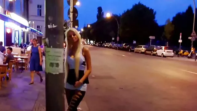 Tara Lynn Foxx, aki elcsábította a szőkeséget, elcsábít egy fekete csávót, hogy a szerszáma kedvében járjon punci nyalas