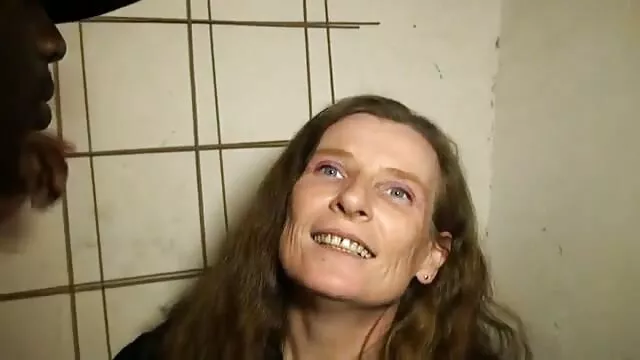 Néhány mobilra porno dögös, busty szexbabának van párás 3, néhányuk göndör hajú csávóval