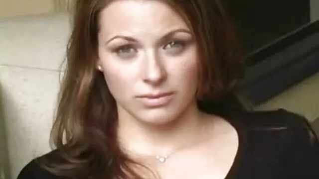 A slampos szőke, Harmony Rose feszes seggfejének megfelelő ingyen pono fúrásra van szüksége