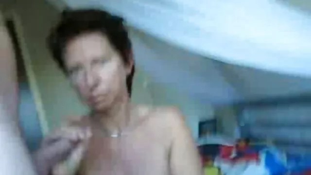 A orgazmus videok dögös csajszinak, Stella Maynek szép a segge, és tudja, hogyan kell kezelni két kakast