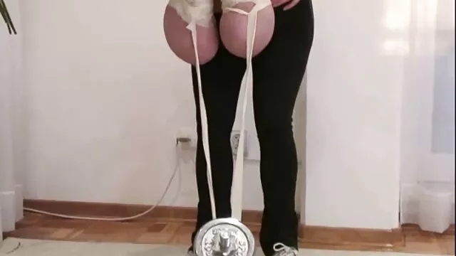 Két csábító anya fia dugnak barna tini párás pornót néz a masszázsszalonban