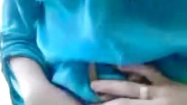 A bűnös fekete hajú bombázót nagymellű leszbik nagy fasz kalapálja