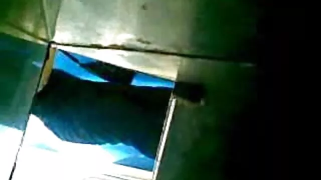 Aranyos ázsiai szemétledobó Arial Rose kövér faszt szív eroszakos sex a POV videón